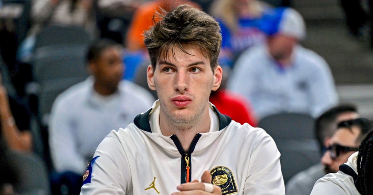  Olivier Rioux, world’s tallest teen at 7’9″, becomes the tallest college basketball player ever