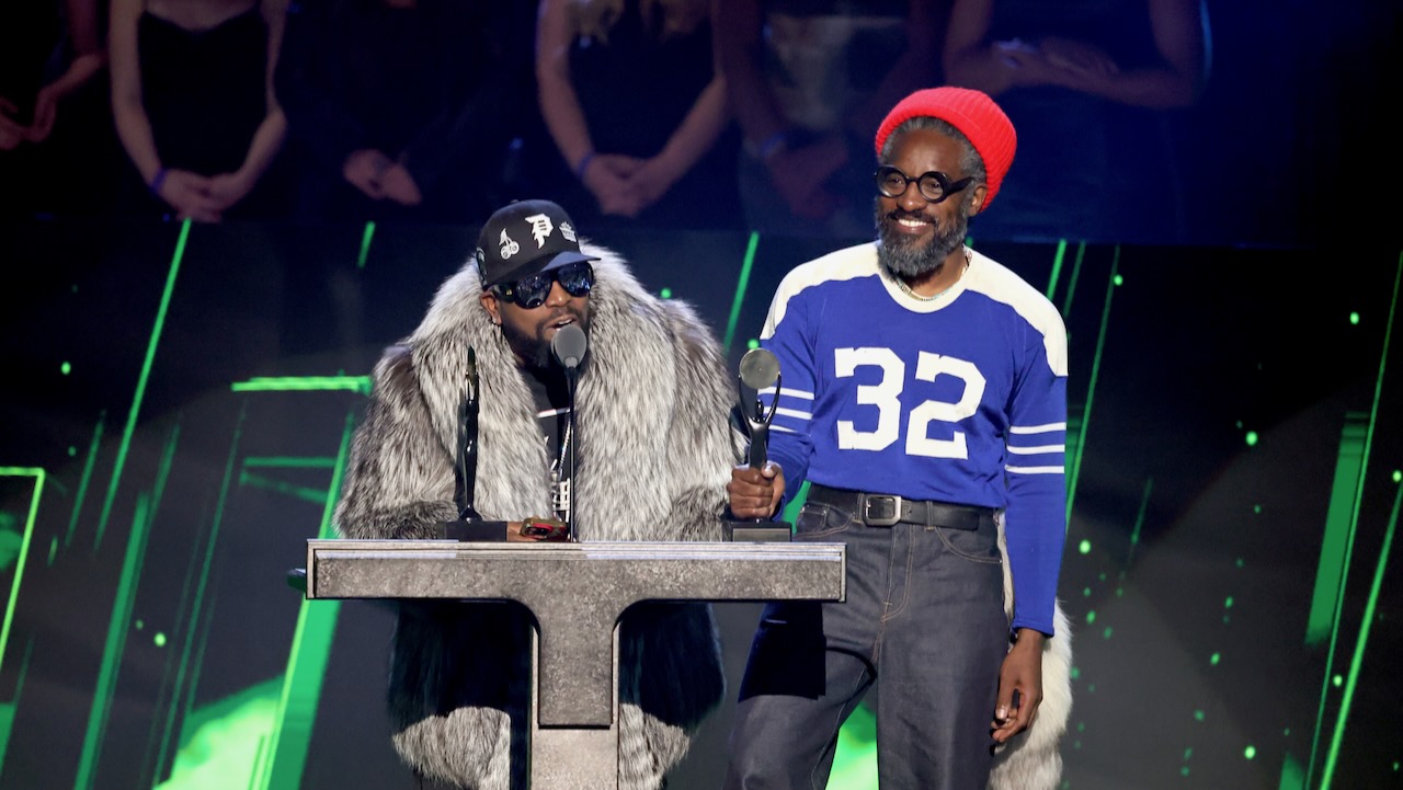  Donald Glover Inducts OutKast, André 3000 Gives Powerful Speech at Rock Hall