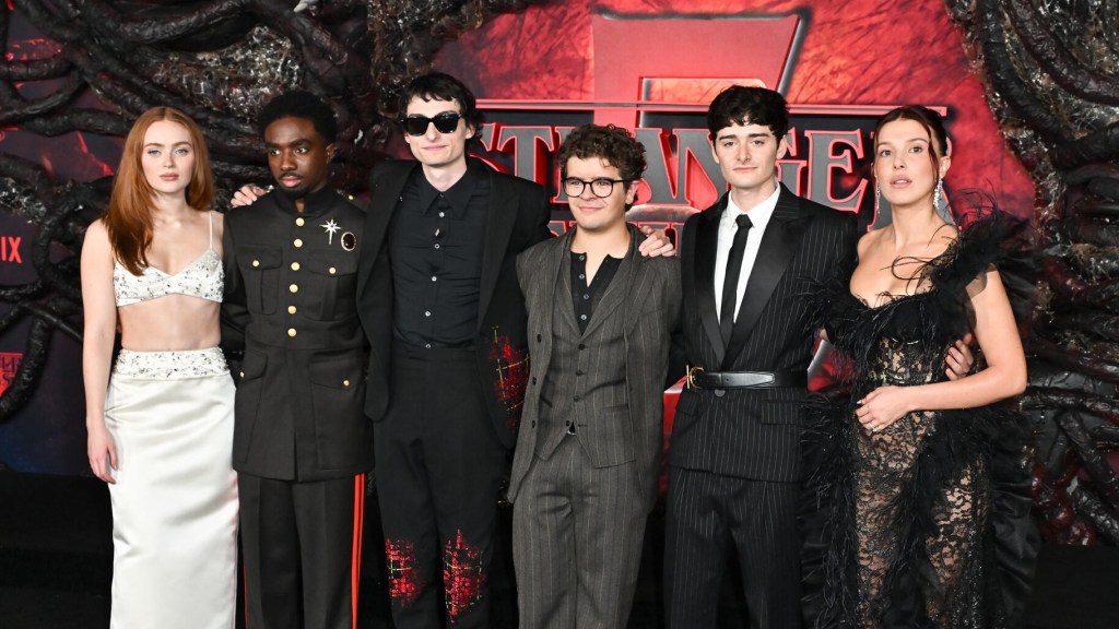  ‘Stranger Things’ 5 World Premiere Photos