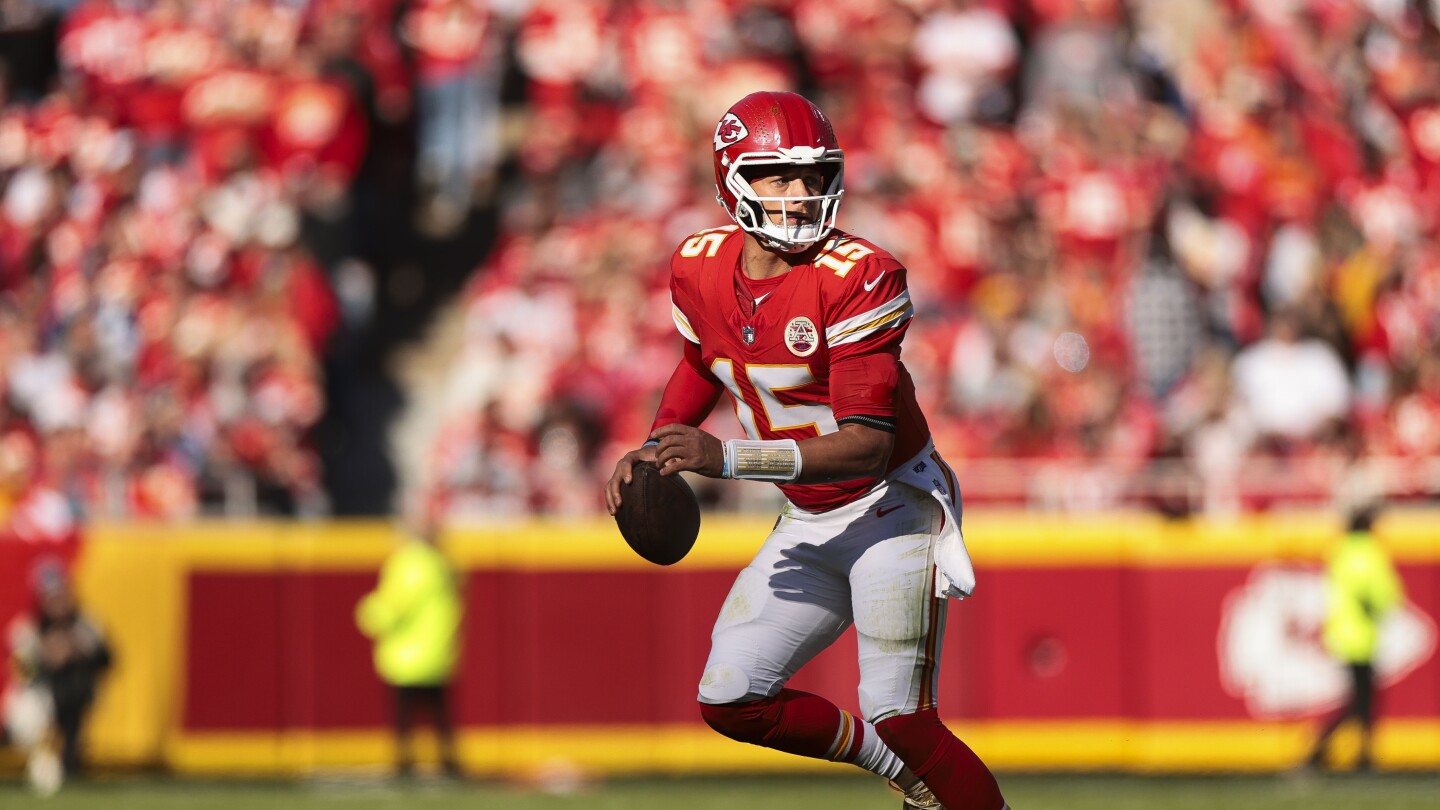  Patrick Mahomes: The kid in me wants to play on Thanksgiving, find a way to win