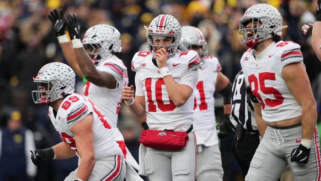  QB Sayin, Ohio State dominate Michigan to snap losing streak