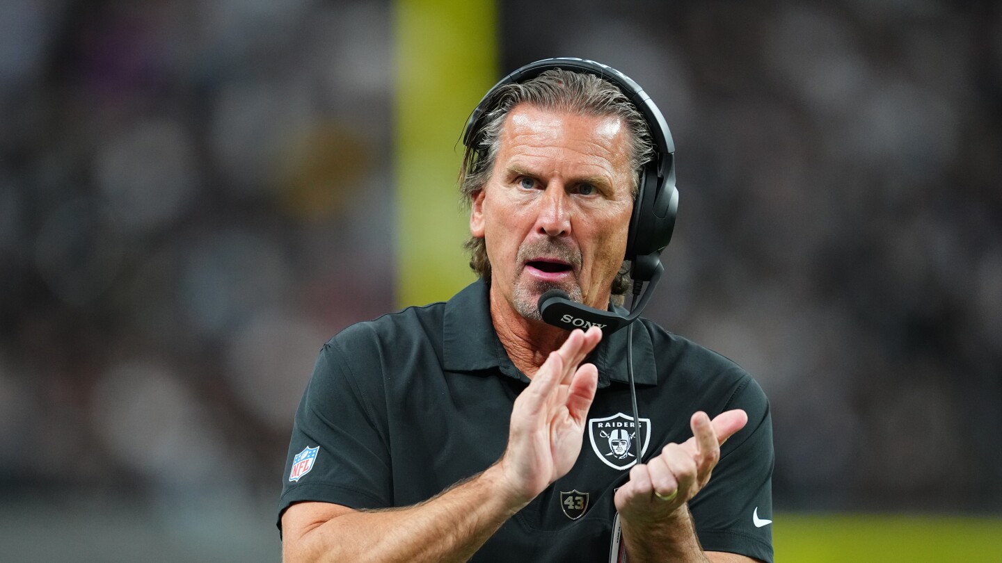  QB coach Greg Olson will call the Raiders’ offensive plays