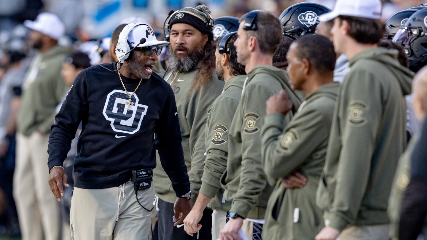  Report: Deion Sanders demoted offensive coordinator Pat Shurmur