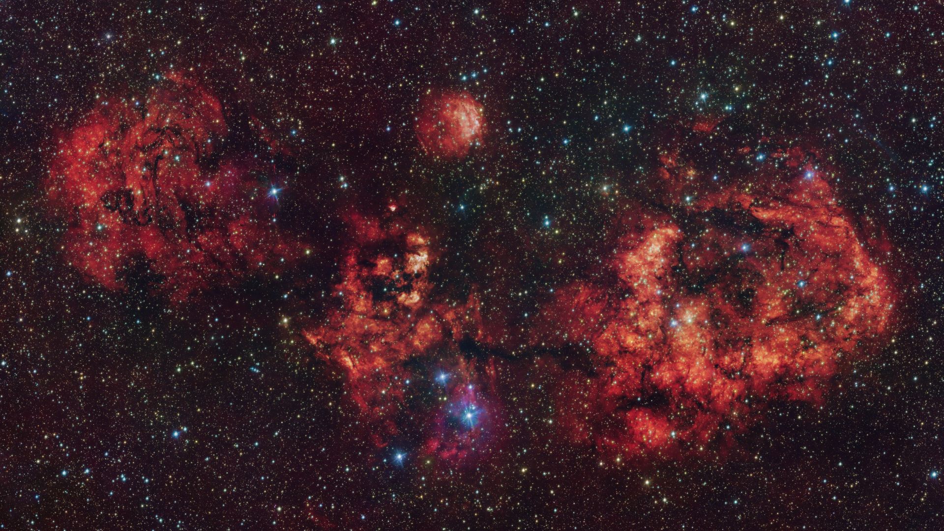  Astronomers capture vast cosmic bat spreading its wings in time for Halloween (photo)