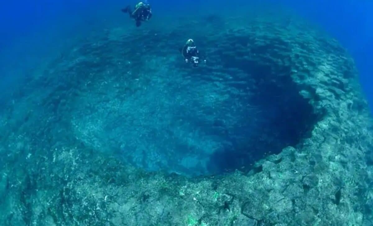  Scientists Found a 5-Mile Wide Asteroid Crater Under the Ocean Floor