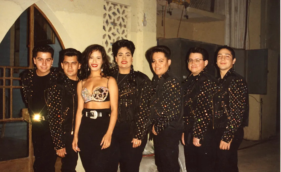 Selena y Los Dinos.