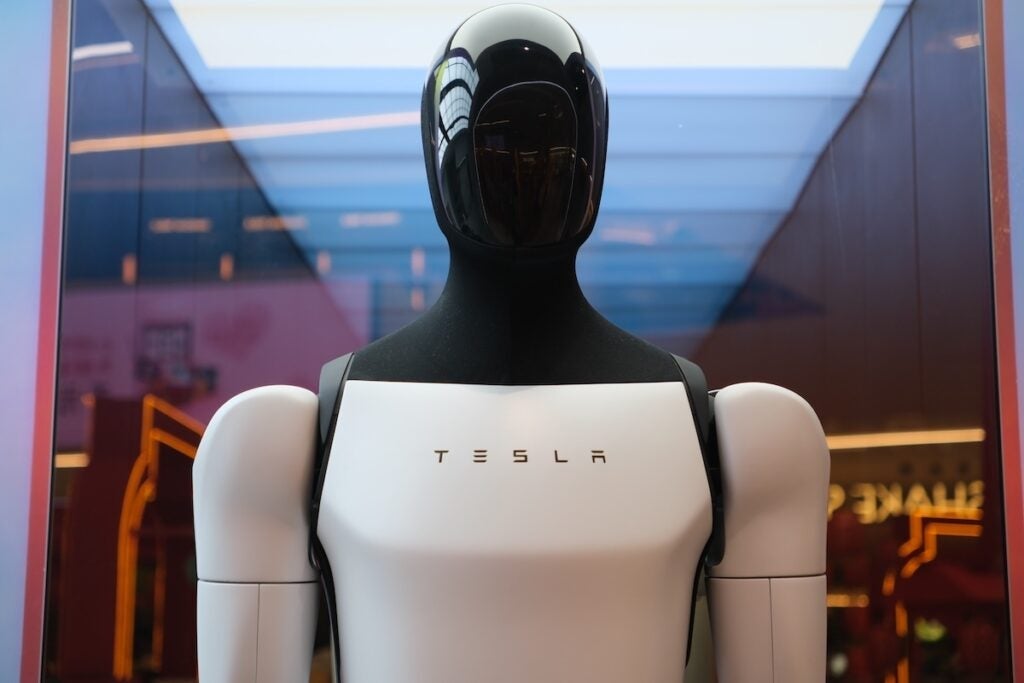  Elon Musk Says Optimus Robot Will Replace Jobs and Enable Universal Income – Tesla (NASDAQ:TSLA)