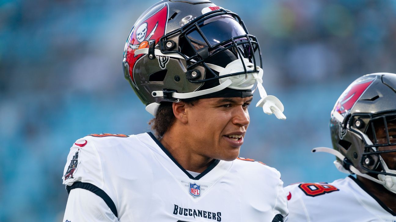  Sources: Bears trade for Joe Tryon-Shoyinka of Browns