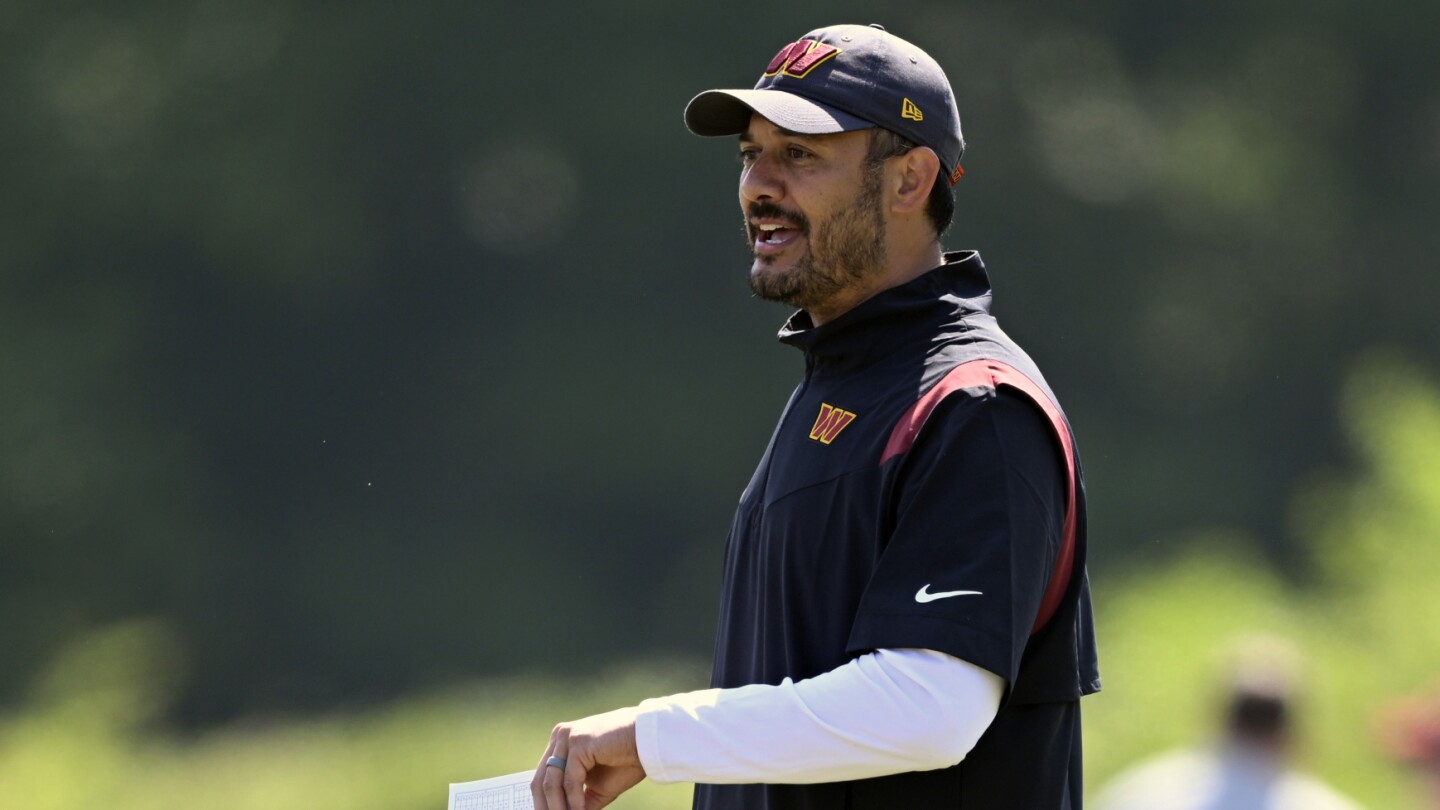  Stanford to hire Commanders QB coach Tavita Pritchard as next head coach