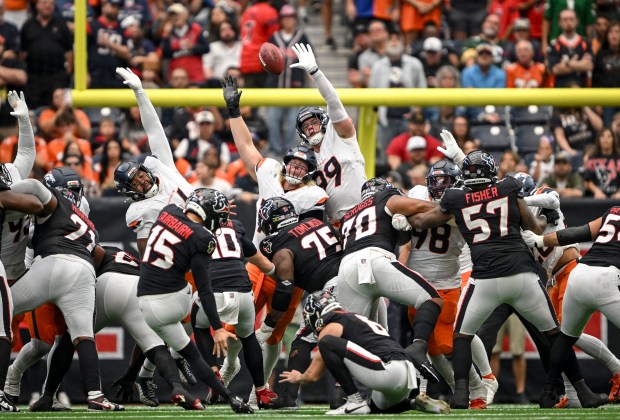 Eyioma Uwazurike (96), Frank Crum (73) and Zach Allen (99) of the Denver Broncos stretch to attempt a block on a successful field goal by Ka'imi Fairbairn (15) of the Houston Texans during the second quarter at NRG Stadium in Houston, Texas on Sunday, Nov. 2, 2025. (Photo by AAron Ontiveroz/The Denver Post)