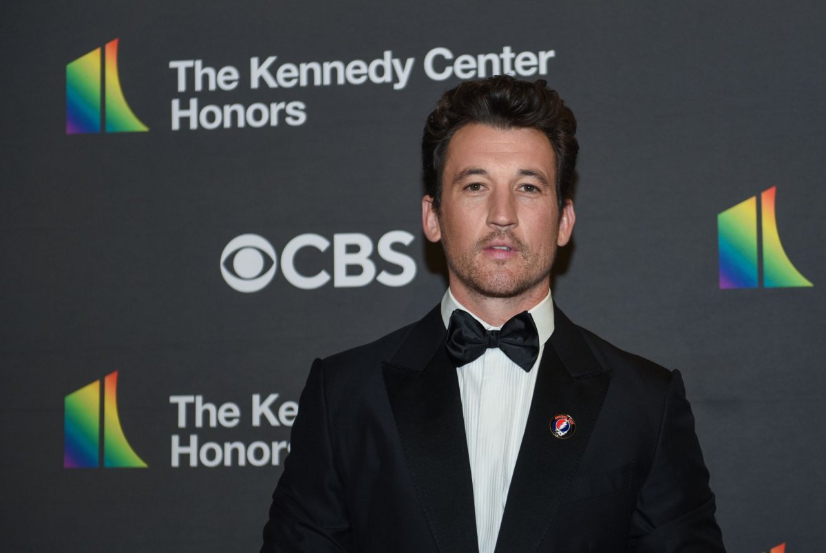  Watch: Teller plays ‘Property Brothers’ twins in ‘SNL’ lampoon of Trump’s ballroom