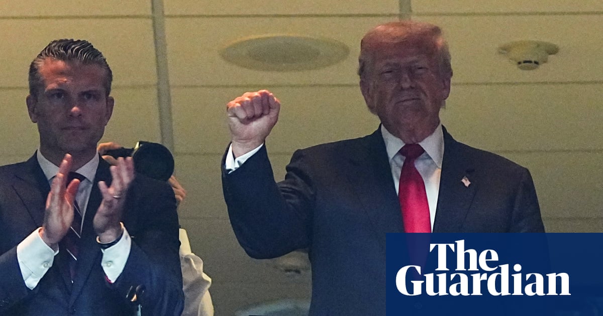  Trump booed at Commanders NFL game before calling plays from Fox broadcast booth | NFL