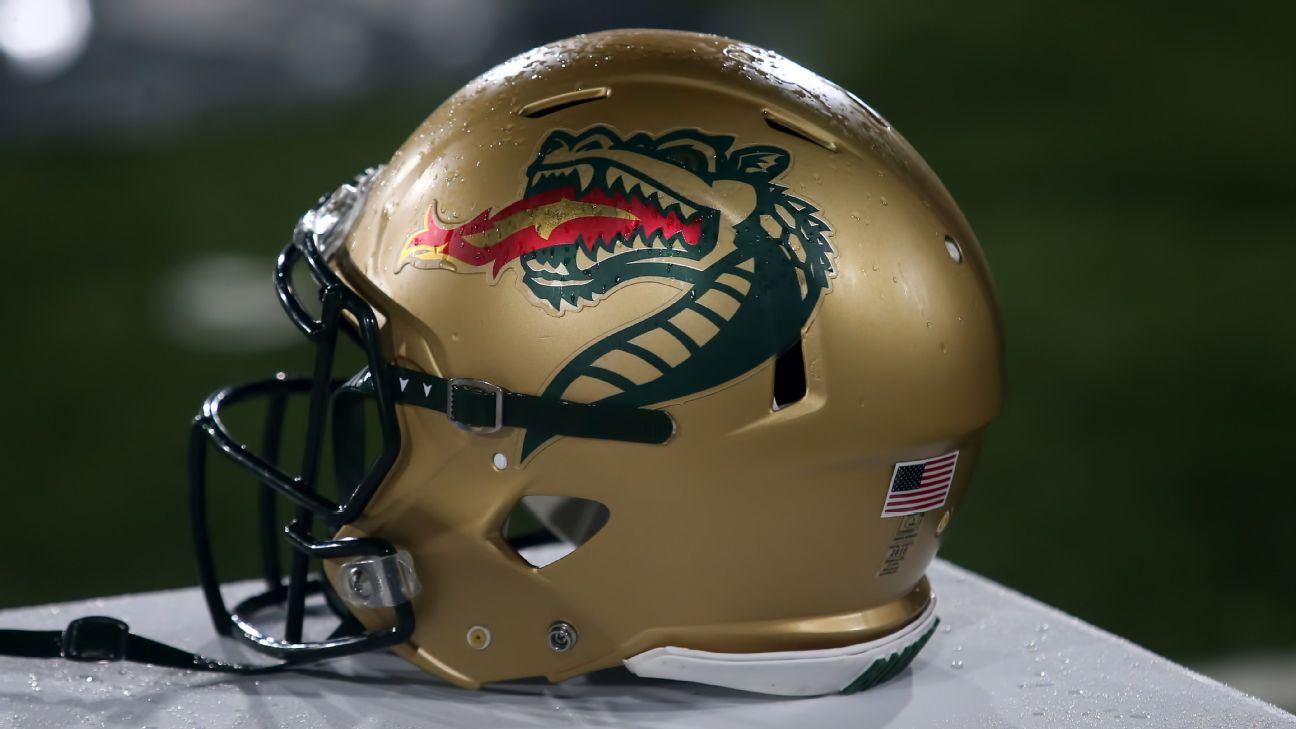  UAB football player arrested after stabbing two teammates