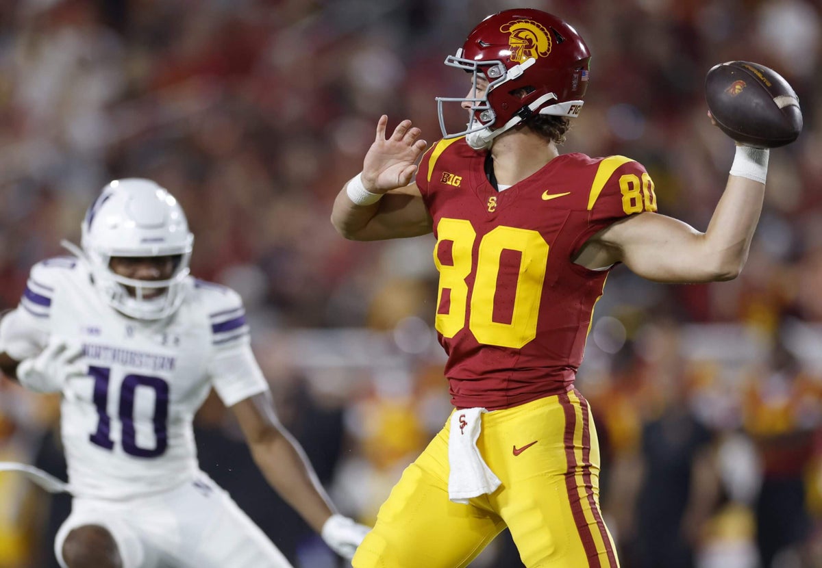  USC quarterback changes number for trick play in win vs. Northwestern. Was it legal?
