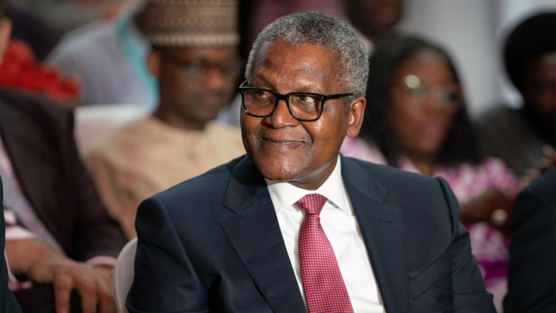  Aliko Dangote Became The Richest Black Man In The World — And Now He Plans To Invest $1B In Industrial Projects In Zimbabwe