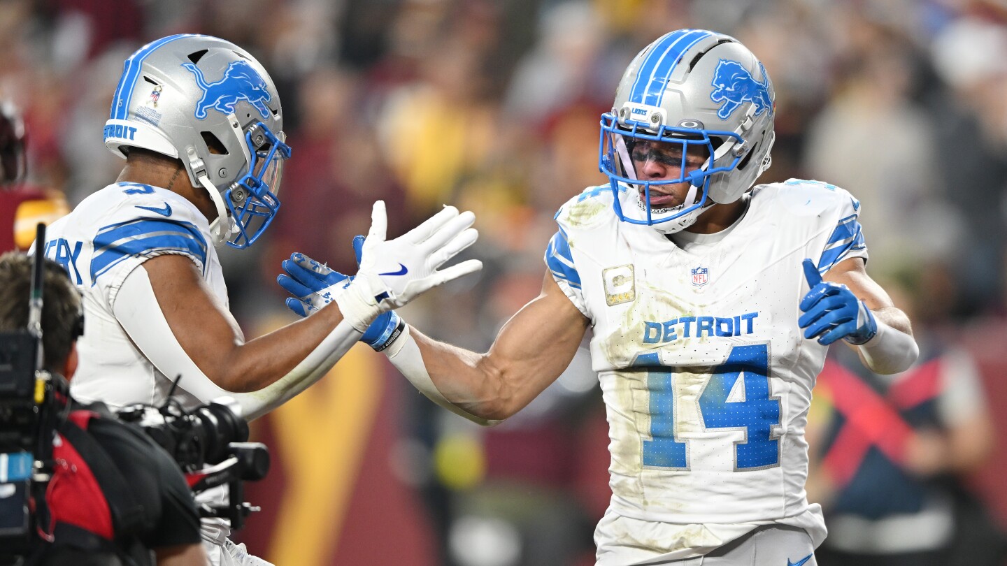  Video surfaces of Amon-Ra St. Brown appearing to strike Daron Payne