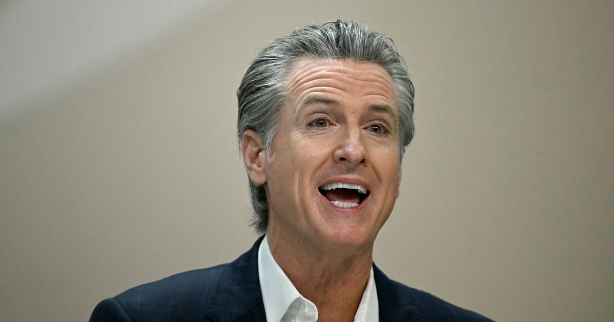  Newsom Taunts Trump by Taking Credit for Tariff Cuts