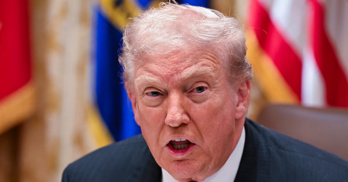  Florida-Bound Trump Insists Senators ‘Not Leave Town’ to Deal With Shutdown