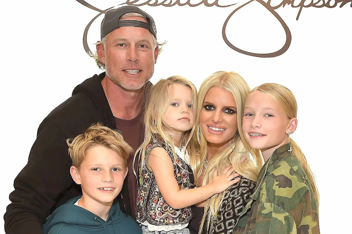 Jessica Simpson Reveals She Spent Thanksgiving with Family and Estranged Husband Eric Johnson: ‘Family First’