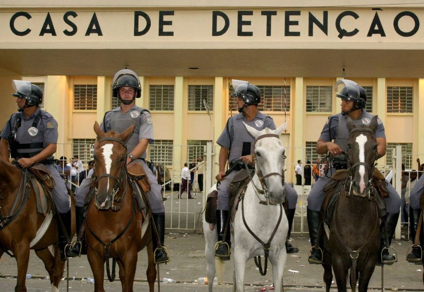 Brazilian mounted police stand guard outside Carandiru Prision in Sāo Paulo, Brazil, on February 18, 2001, after rioting prisoners took guards and visitors hostage in a revolt that spread to other prisons across the region.