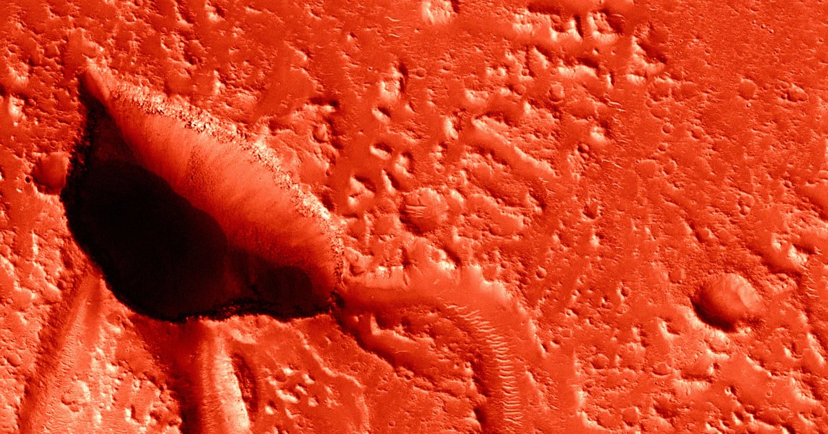  Scientist Say They’ve Found Caves on Mars That May Contain Life