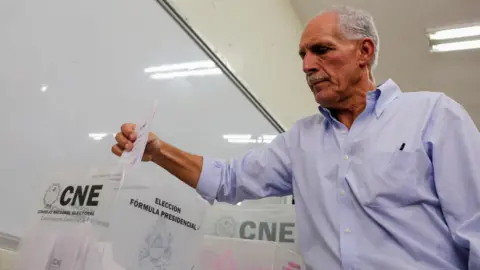 Reuters Candidate Nasry Asfura of the National Party of Honduras casts his vote during the general election in Tegucigalpa, Honduras