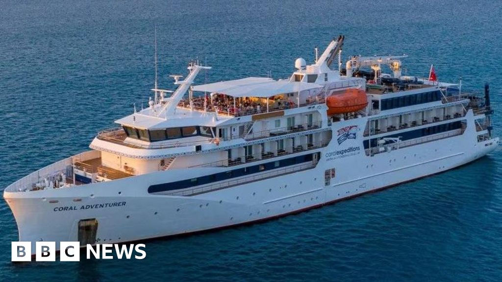  Cruise ship that left woman to die on Great Barrier Reef island boarded by investigators