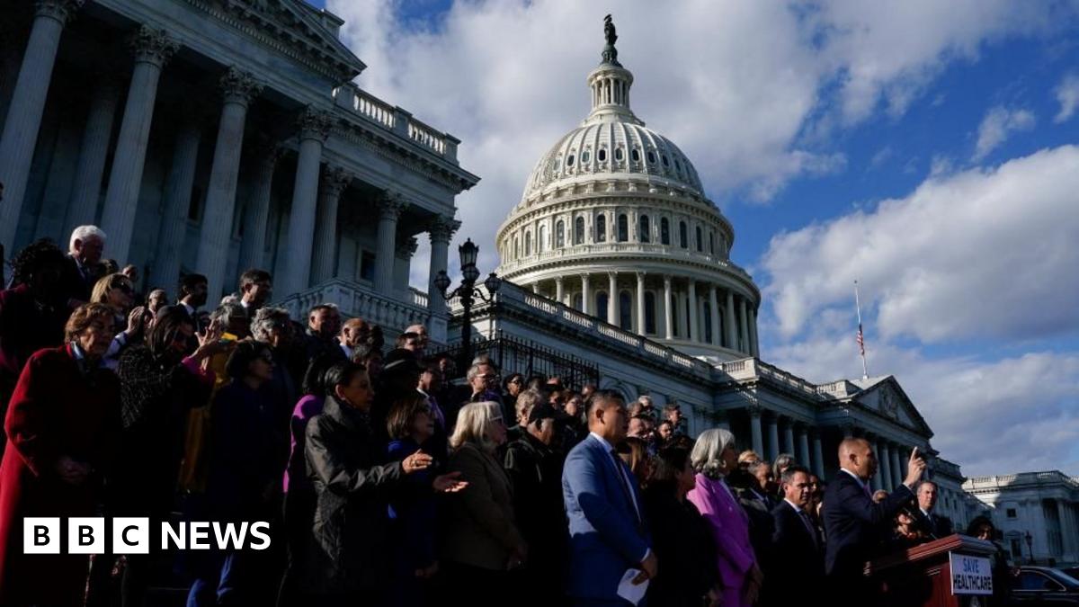  Live updates: US House votes on ending government shutdown
