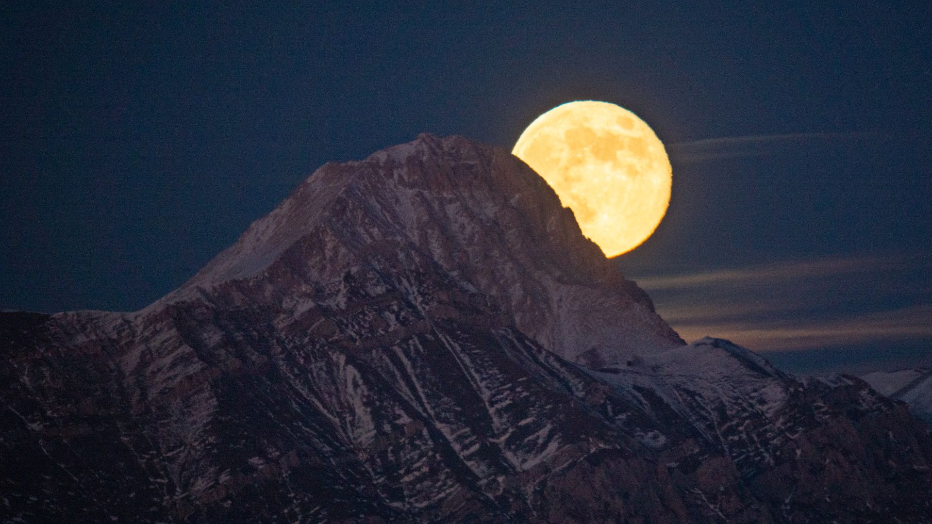  The largest supermoon of 2025 rises tonight — What to know about the November full moon