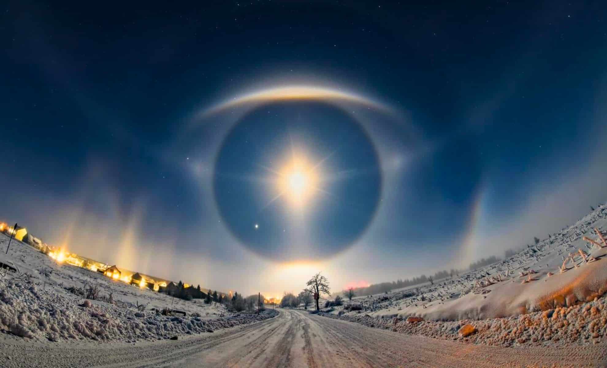  A Surreal ‘Eye in the Sky’ Made of Diamond Dust Left the World Meteorological Organization Speechless