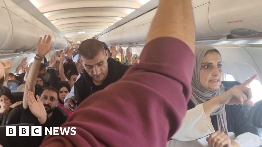  South Africa to investigate ‘mystery’ of planeload of Palestinians, Cyril Ramaphosa says