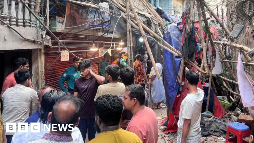  Five killed and more than 450 injured in Bangladesh earthquake