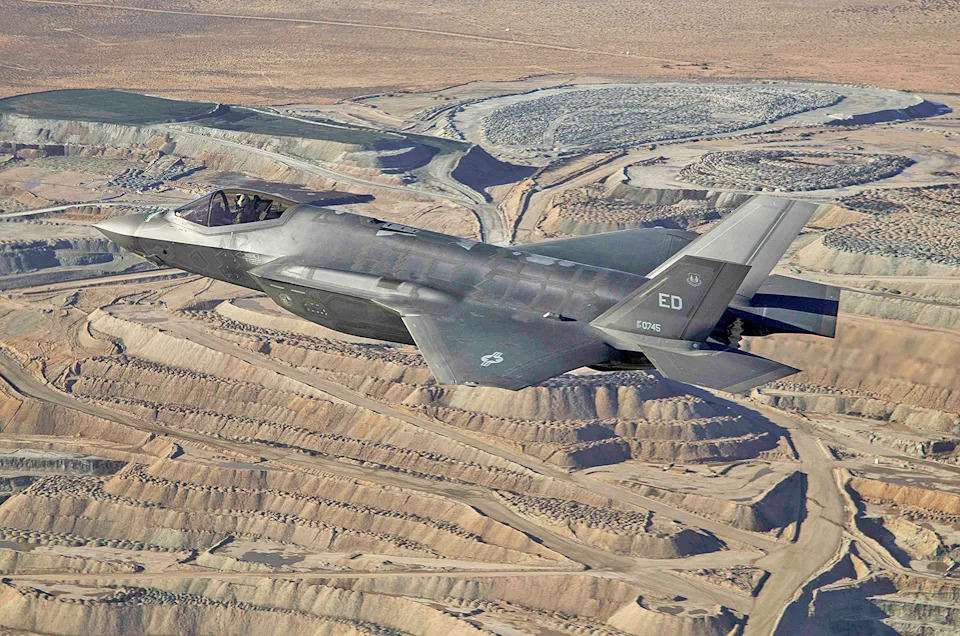  Lockheed Martin F-35 Lightning II
