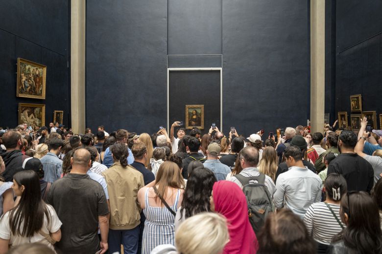 Summer crowds in Paris can be overwhelming — but now an icreasing number of visitors are switching to fall visits instead.