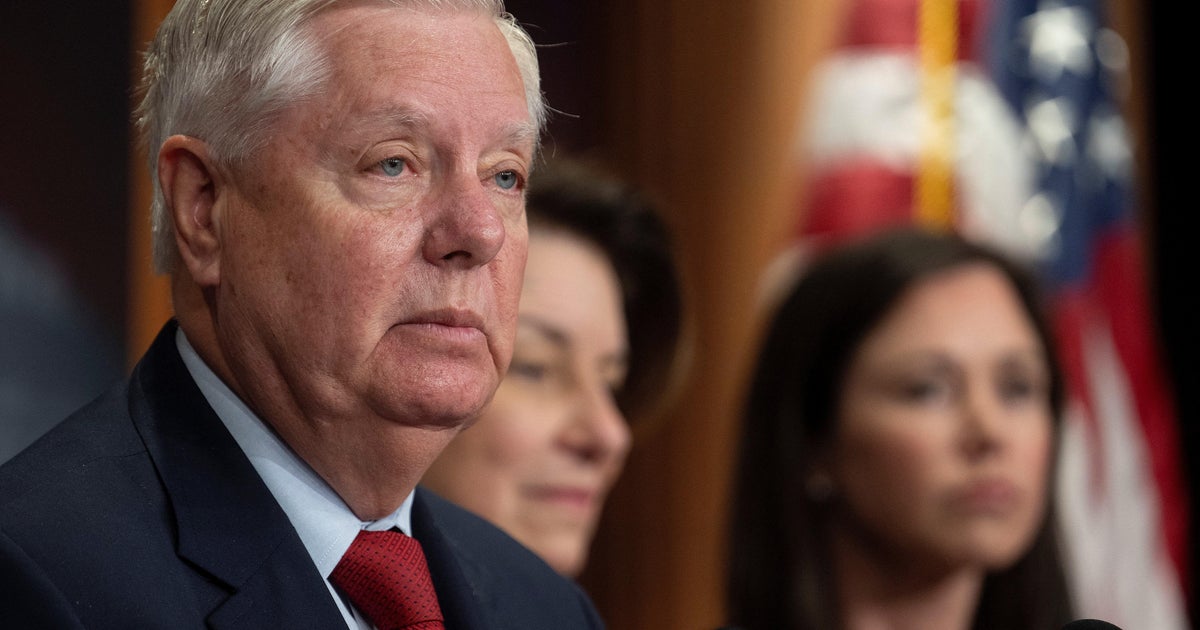  Lindsey Graham blocks House-passed bill to repeal shutdown deal provision allowing $500,000 lawsuits from senators