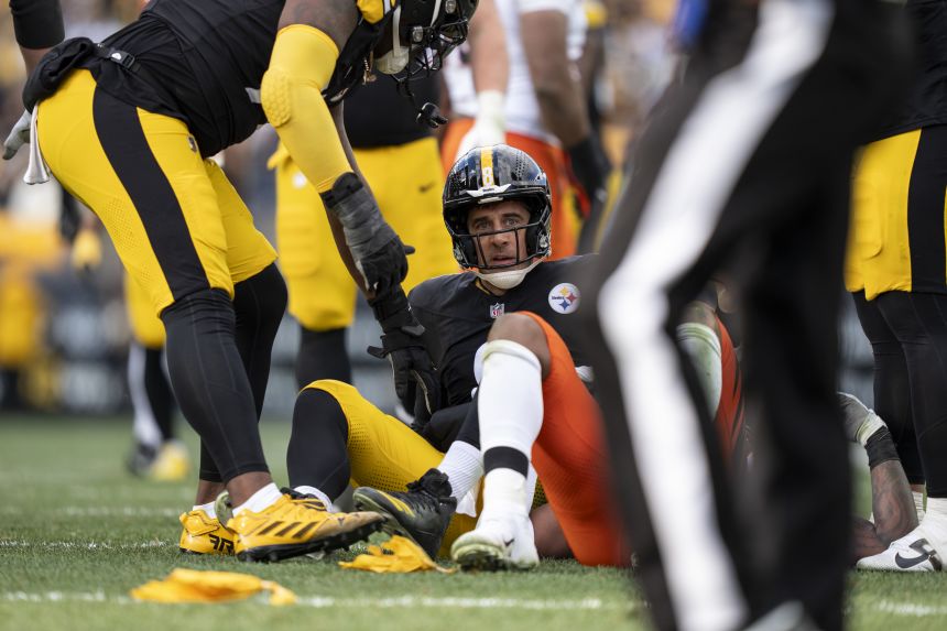 Aaron Rodgers reacts after being sacked against the Cincinnati Bengals at Acrisure Stadium on November 16.