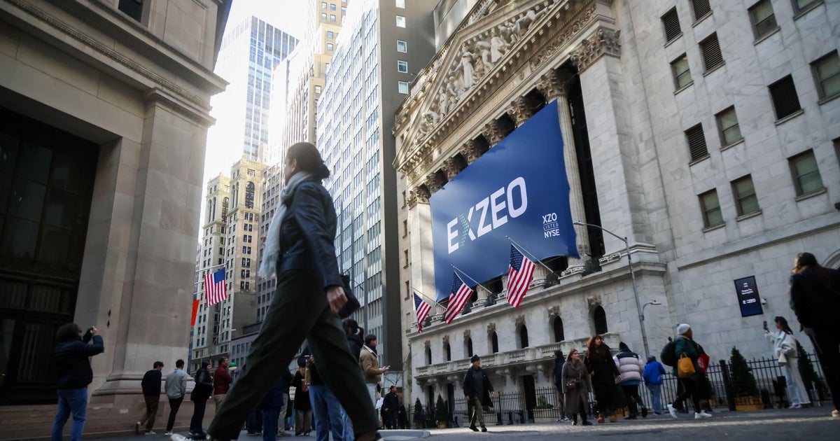  Wall Street edges higher on Friday, pushing S&P 500 close to its record high