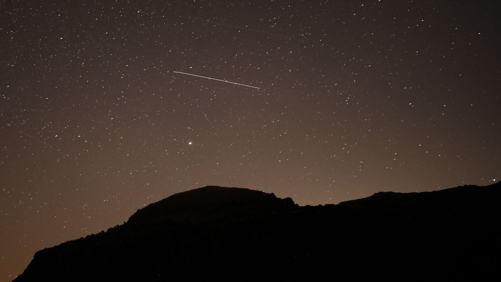  The Leonid meteor shower peaks tonight: Here’s where to look for ‘shooting stars’