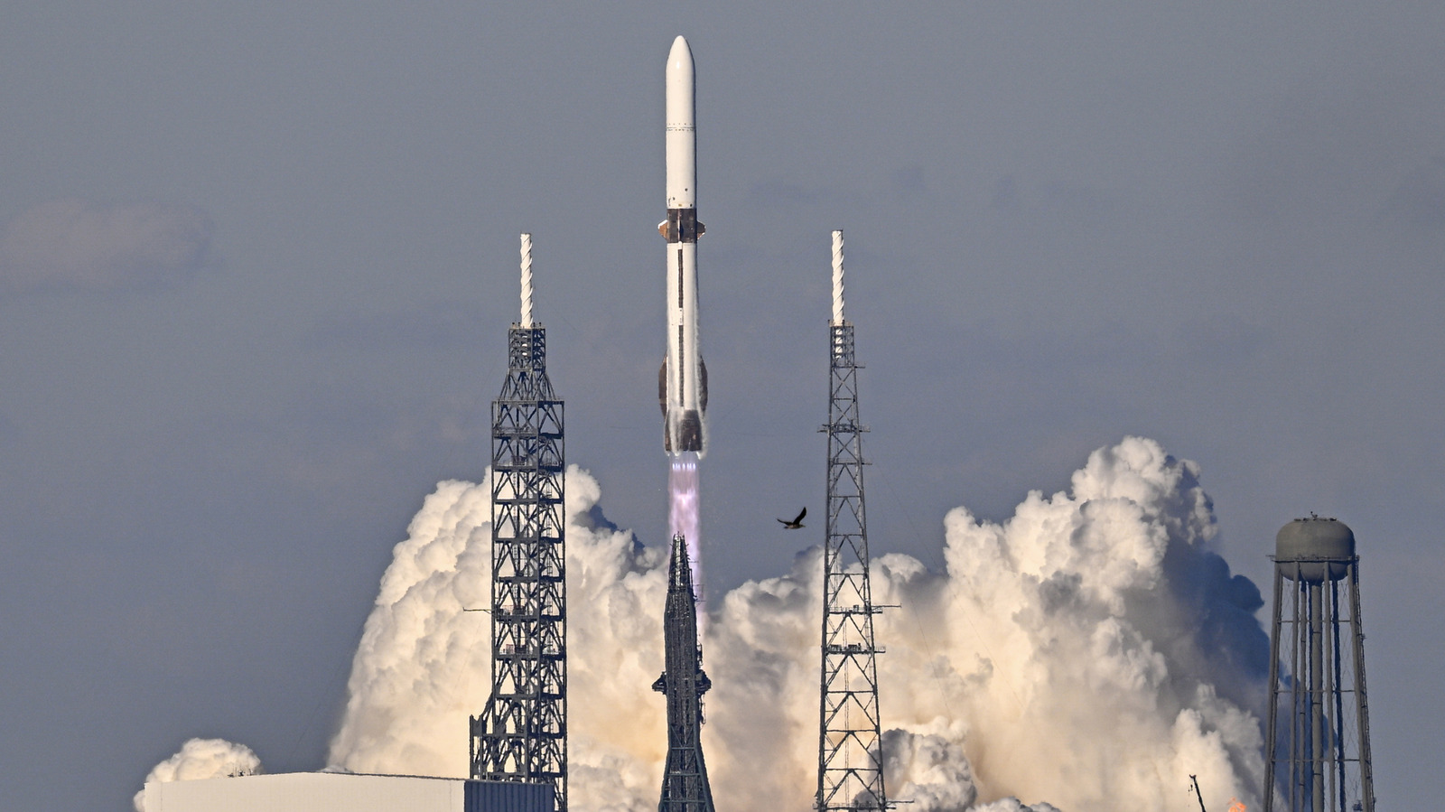  Blue Origin’s New Glenn Rocket Completes First Mission, Begins Direct Competition With SpaceX