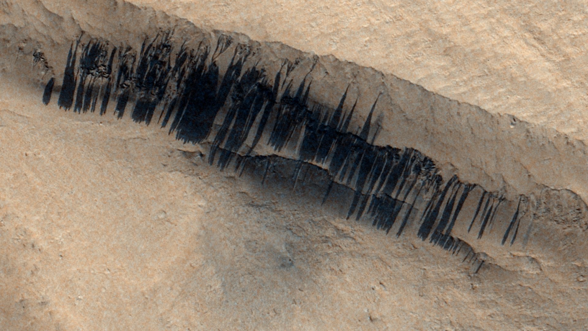  Mars orbiter spies ‘barcode’ aftermath of rare Red Planet avalanche caused by meteoroid impact