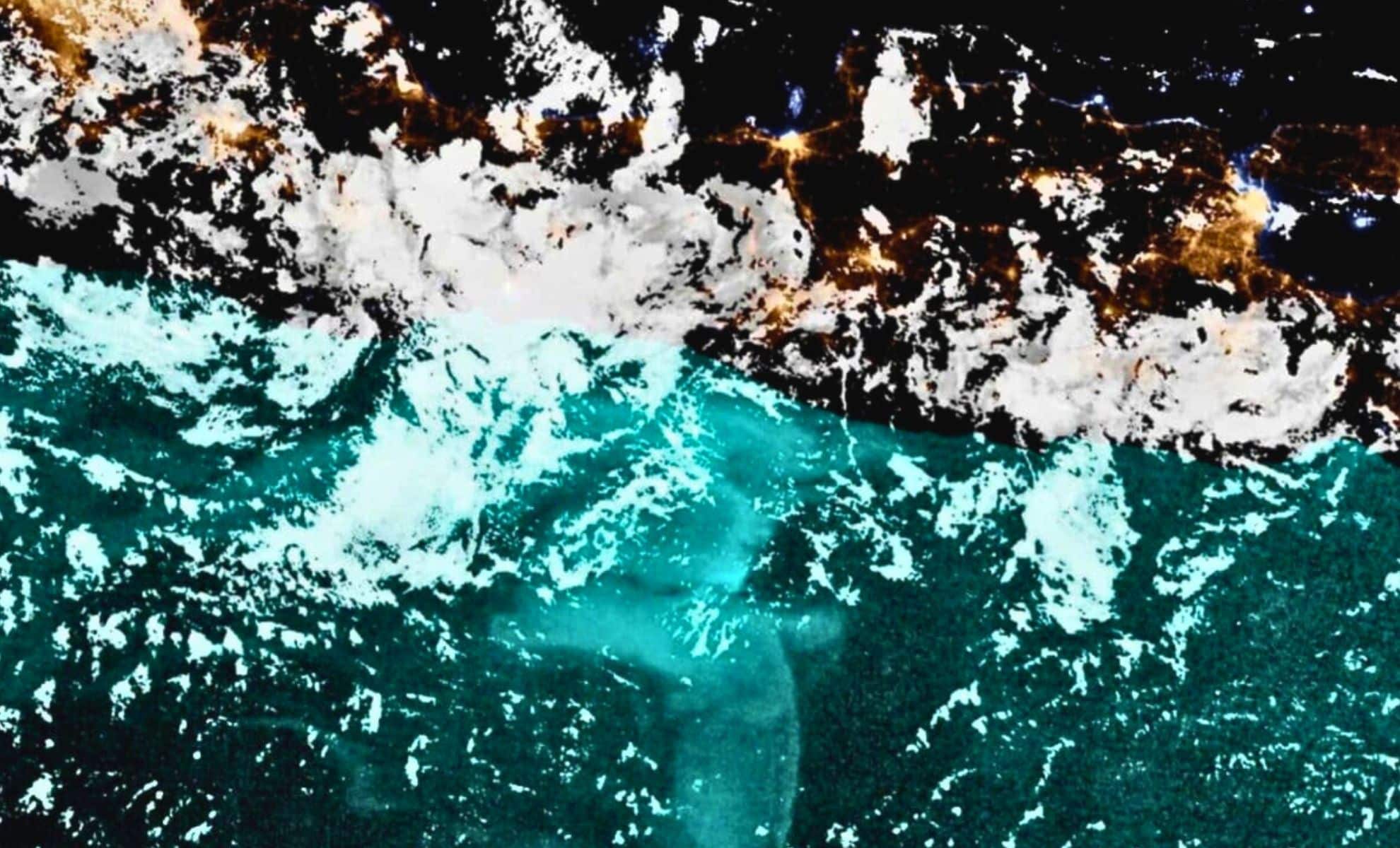  For 400 Years, The Ocean Has Glowed in the Dark Without Explanation—Now Satellites Data Just Exposed the Hidden Source