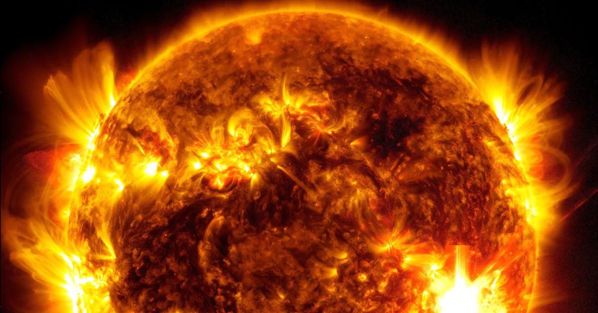  Scientists Say the Largest Solar Storm in Two Decades Is About to Blast Earth