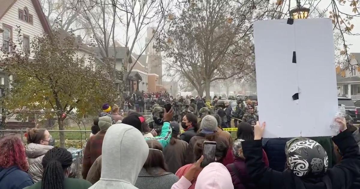  Federal agents, police clash with protesters in St. Paul neighborhood, chemical irritants deployed