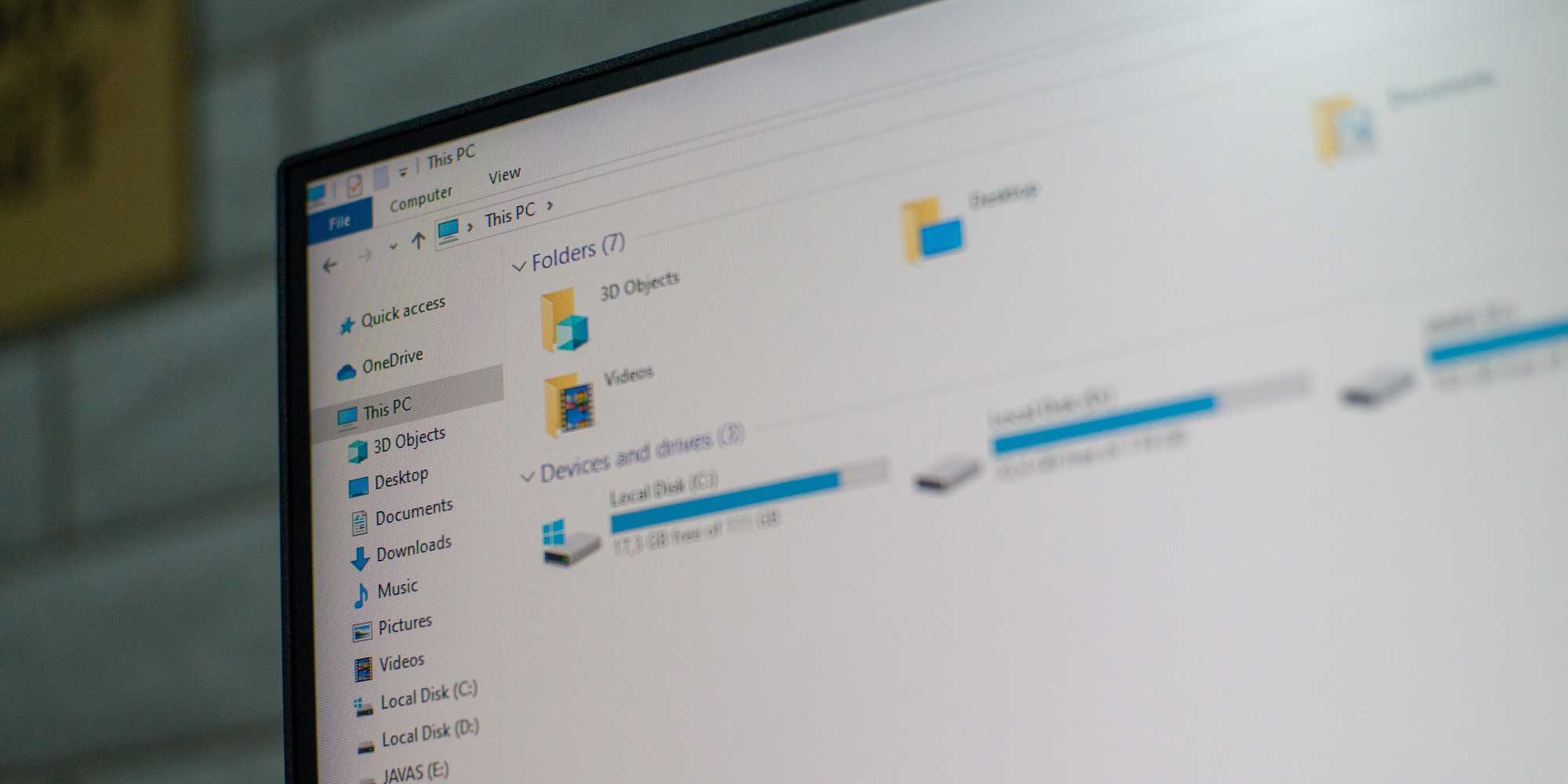  Microsoft preloads File Explorer to mask performance issues • The Register