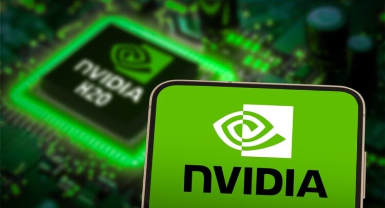  Chinese Chip Stocks Drop as U.S. Considers Allowing Nvidia to Sell H200 Chips to China