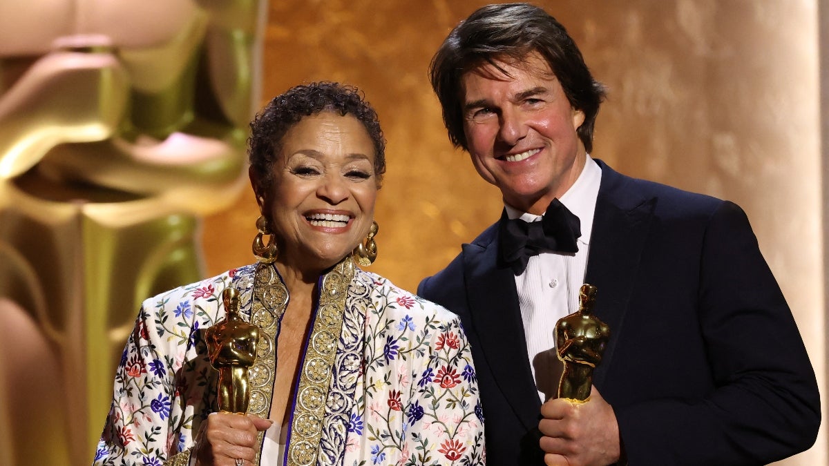  Tom Cruise Goes Viral for His Celebratory Dance With Debbie Allen