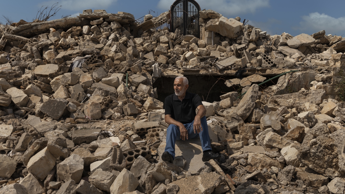  Despite ceasefire, Israel demolishes south Lebanon villages : NPR