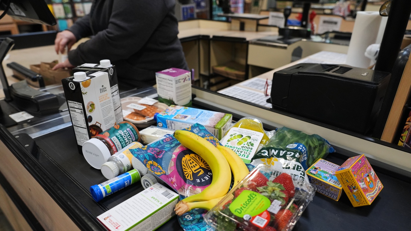  U.S. Supreme Court extends its order blocking full SNAP payments : NPR