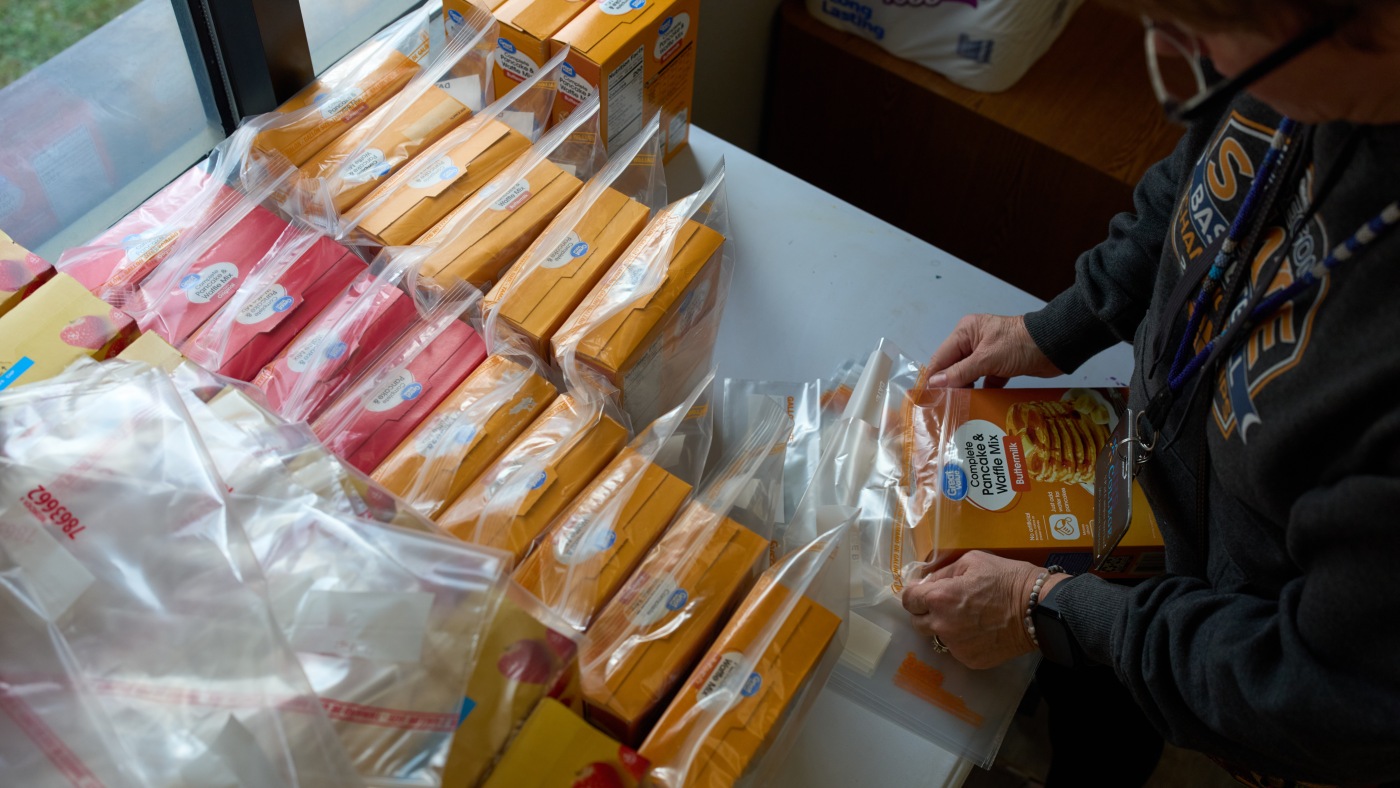  Trump admin directs states to ‘undo’ full November SNAP benefits : NPR