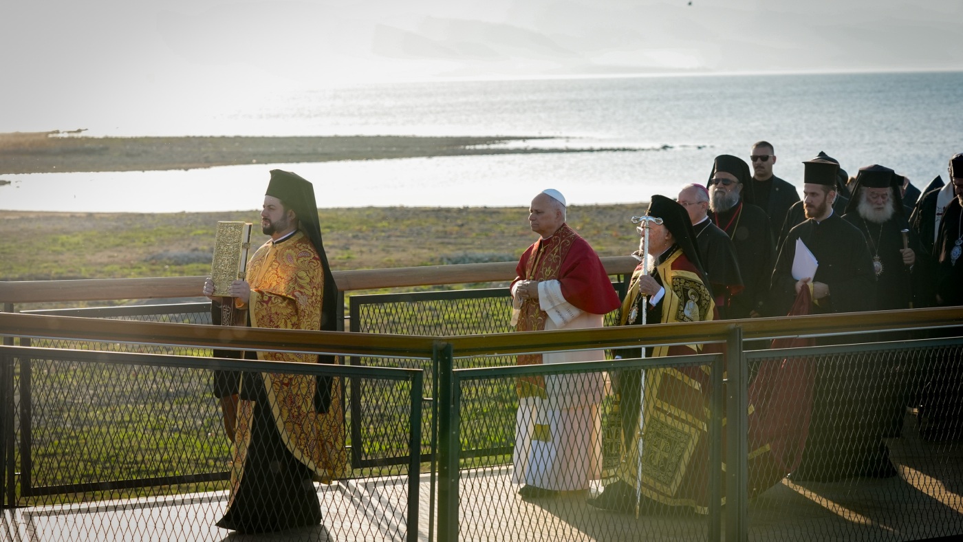  Pope Leo and Patriarch unite at ancient church ruins : NPR